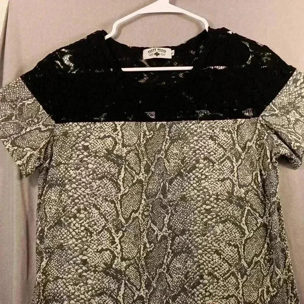 "CRAZY TRAIN" Ladies Lace top snake skin bottom. Size Large Short‎ Sleeve